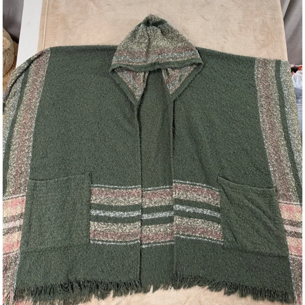 World Market Hooded Poncho‎ Cape Green Plaid Fringe One Size cardigan EUC